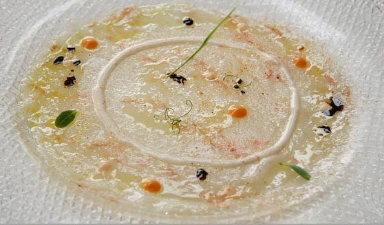 Carpaccio de cigalas y vinagreta de bacon ahumado