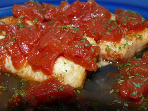 Merluza con tomate