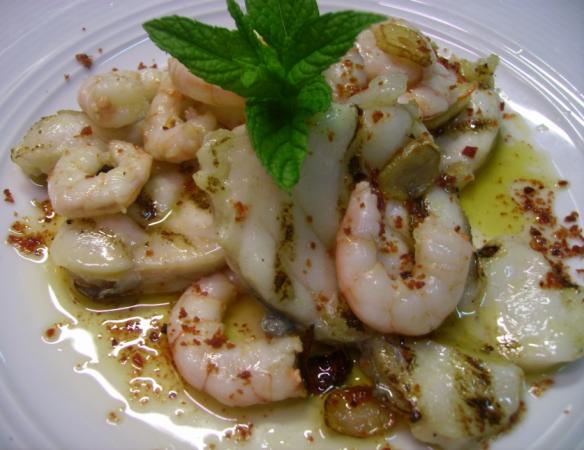 Rape a la plancha con gambas al ajillo