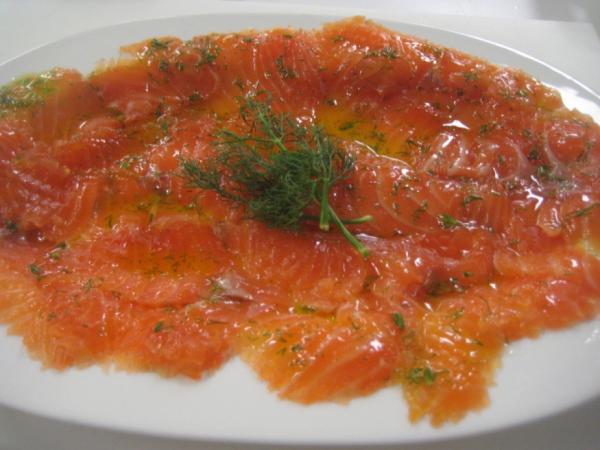 Salmón marinado (Gravlax)