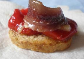 Pimientos asados con anchoas del cantábrico