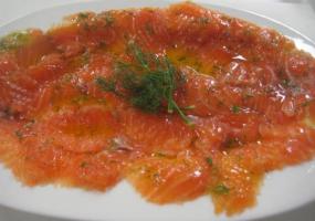 Salmón marinado (Gravlax)