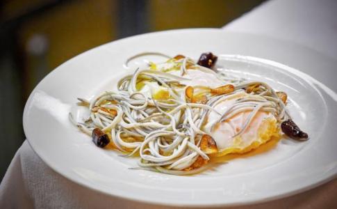 Huevos con angulas