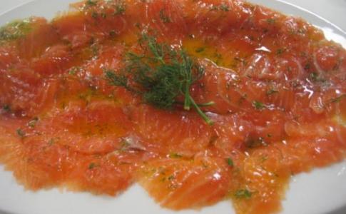 Salmón marinado (Gravlax)