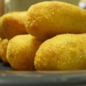 Croquetas de merluza y gambas