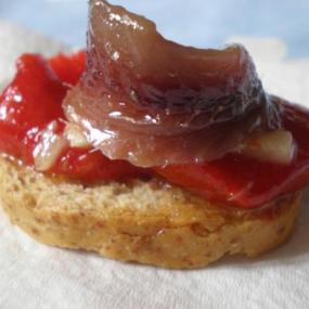 Pimientos asados con anchoas del cantábrico