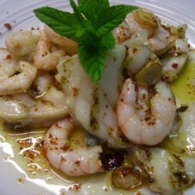 Rape a la plancha con gambas al ajillo