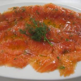 Salmón marinado (Gravlax)