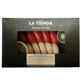    Nigiris de atún rojo y de pez limón con salsa ponzu